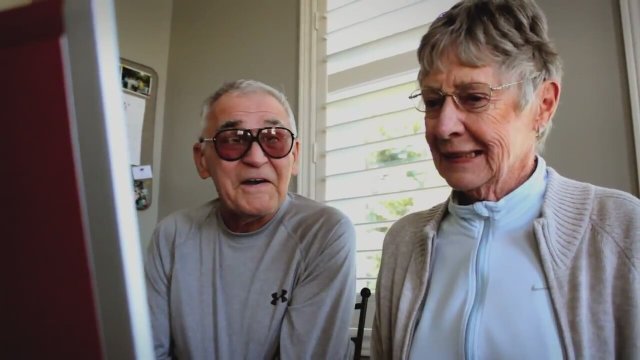 Cyber Seniors (2014) fragmanı