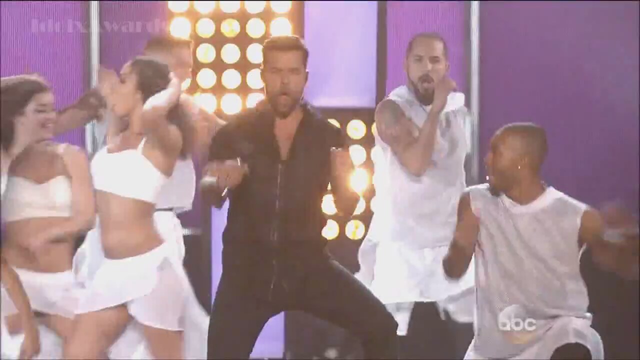 VIDEO DE RICKY MARTIN DROP IT ON ME video de ricky martin drop it on me: