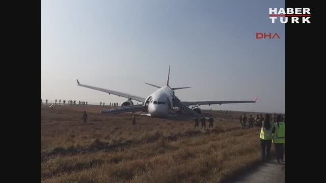 THY uçağı Nepal'de iniş yaparken pistten çıktı